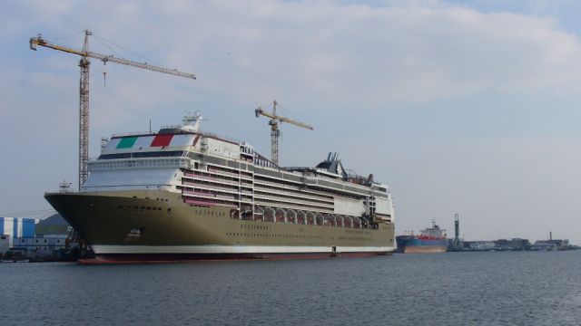 MSC Magnifica - 21 avril 2009 - saint nazaire.JPG
